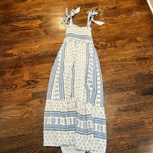 Super cute blue and white Zara maxi dress with floral print size XS worn twice